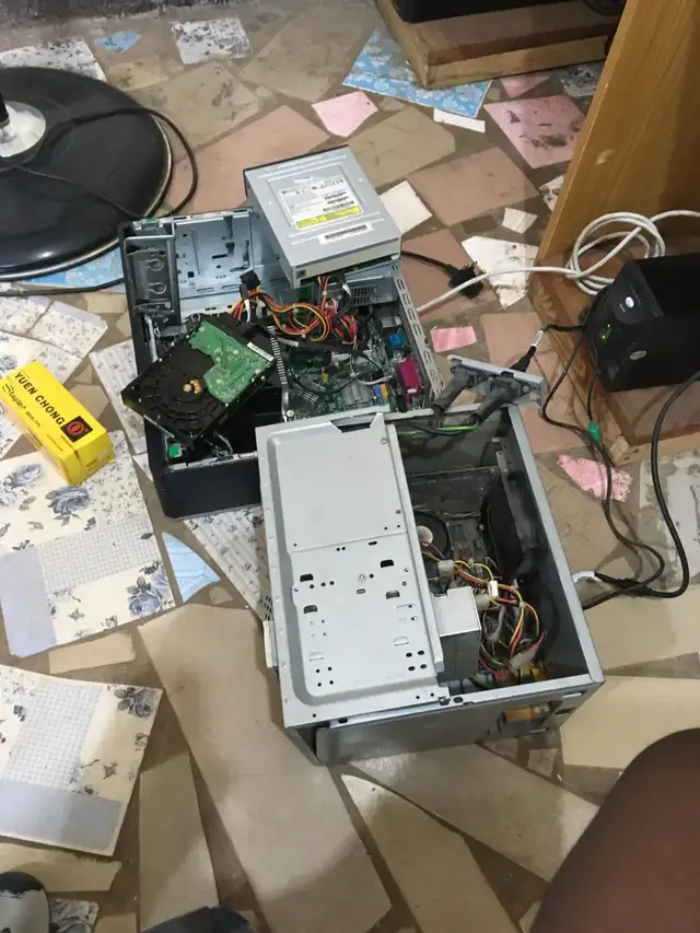 Desktop PC opened up on the gofix workbench