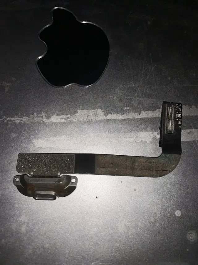 Replacement iPad charging port flex cable